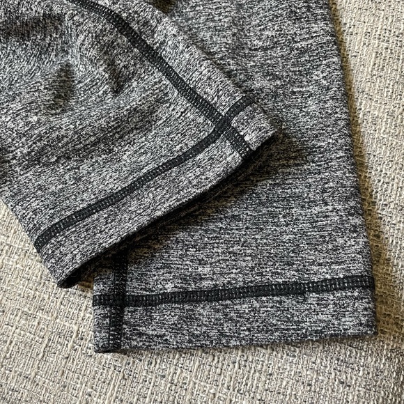 Lululemon Wunder Under High Rise Leggings 7/8. Size 4. Dark Heather Gray Luon. - Picture 4 of 7